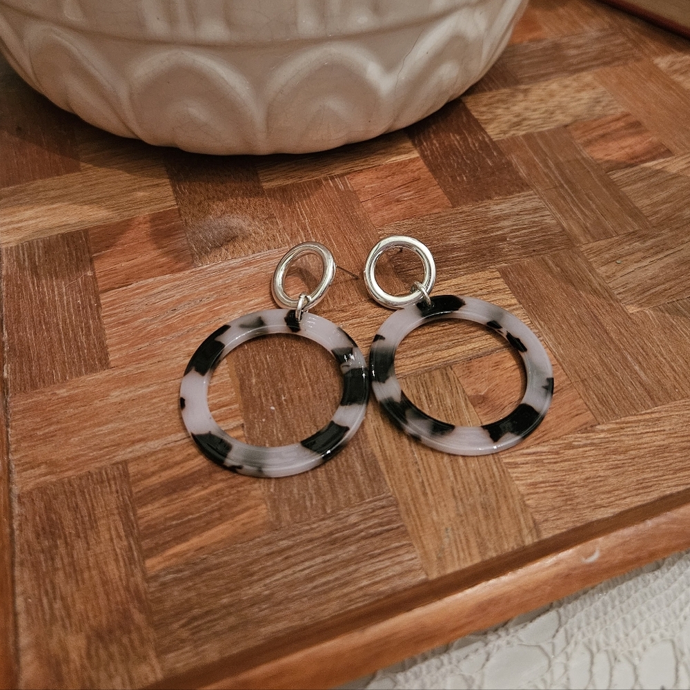 Black and Lavender Tortoise Shell Hoop Earrings